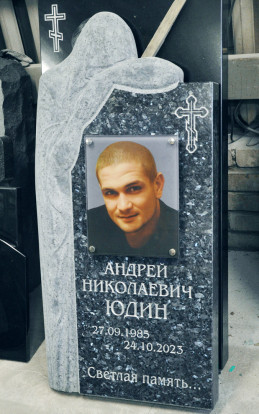 Элитный памятник СВ-131 с резной скульптурой скорбящей матери