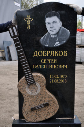 Вертикальный памятник из гранита СВ-30