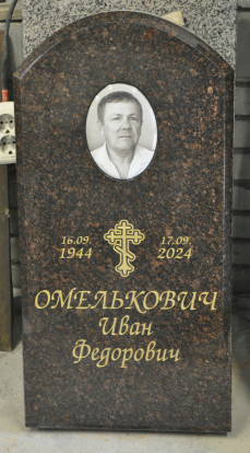 Вертикальный памятник из гранита СВ-17