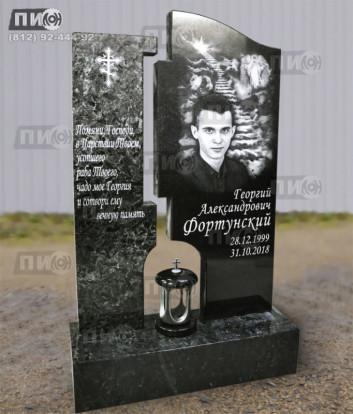 Эксклюзивный памятник из гранитов Габбро-диабаз и Пироксенита