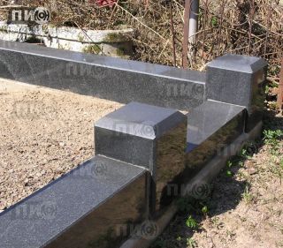 Гранитная ограда для мемориального комплекса из черного гранита (габбро-диабаза)