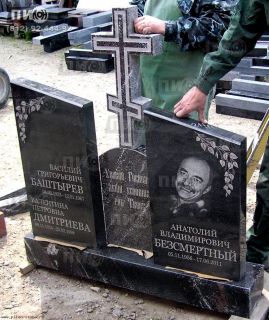 Надгробный крест для мемориального комплекса.