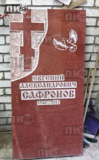 Памятник скала из гранита Сюскюянсаари с вырубленным крестом