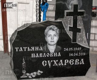 Надгробный памятник-скала из карельского габбро-диабаза