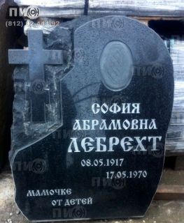Надгробный памятник-скала из карельского габбро-диабаза