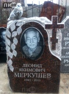 Надгробный памятник-скала из гранита Балтийский