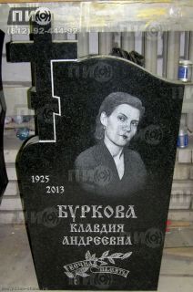 Памятник вертикальный с вырезанным гранитным крестом