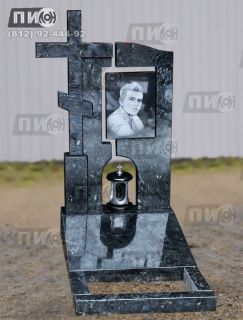 Надгробный памятник из пироксенита со старенным крестом