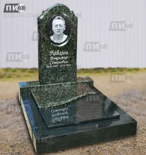 Памятник из зелёного гранита Балтик-грин