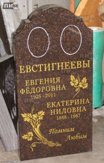 Резной вертикальный памятник из гранита Балтийский