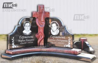 Эксклюзивный мемориальный комплекс из комбинации двух гранитов: красного Сюскюянсаари и чёрного Габбро-диабаза.